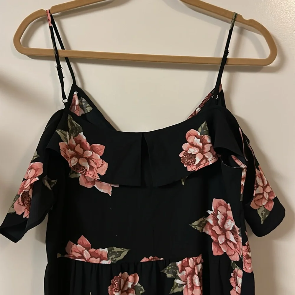 Beautiful maxi dress with roses - Picture 6 of 7